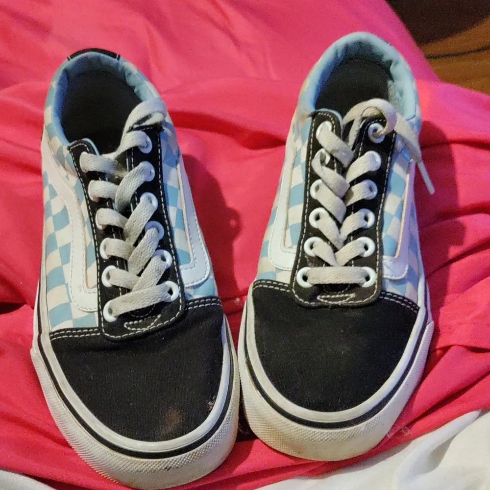 Vans - Picture 2 of 4